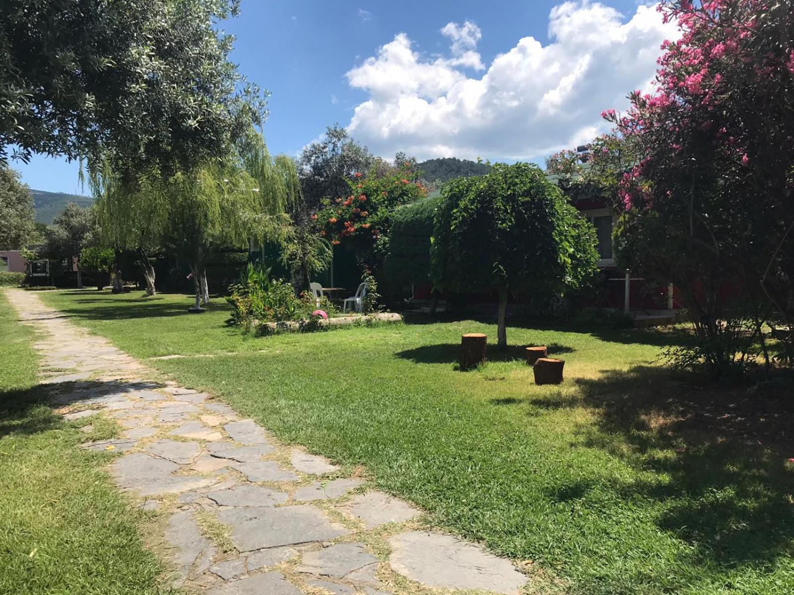Hotel Cicek Evler Tatil Koeyue Armutlu Esterno foto